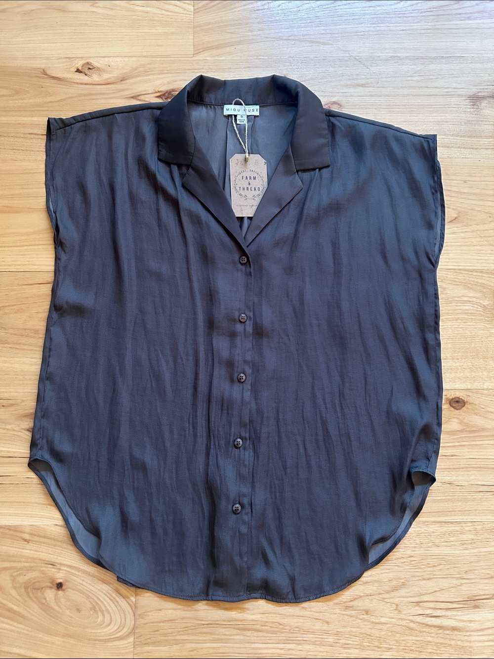 Miou Muse Charcoal Button-Front Cap-Sleeve Blouse